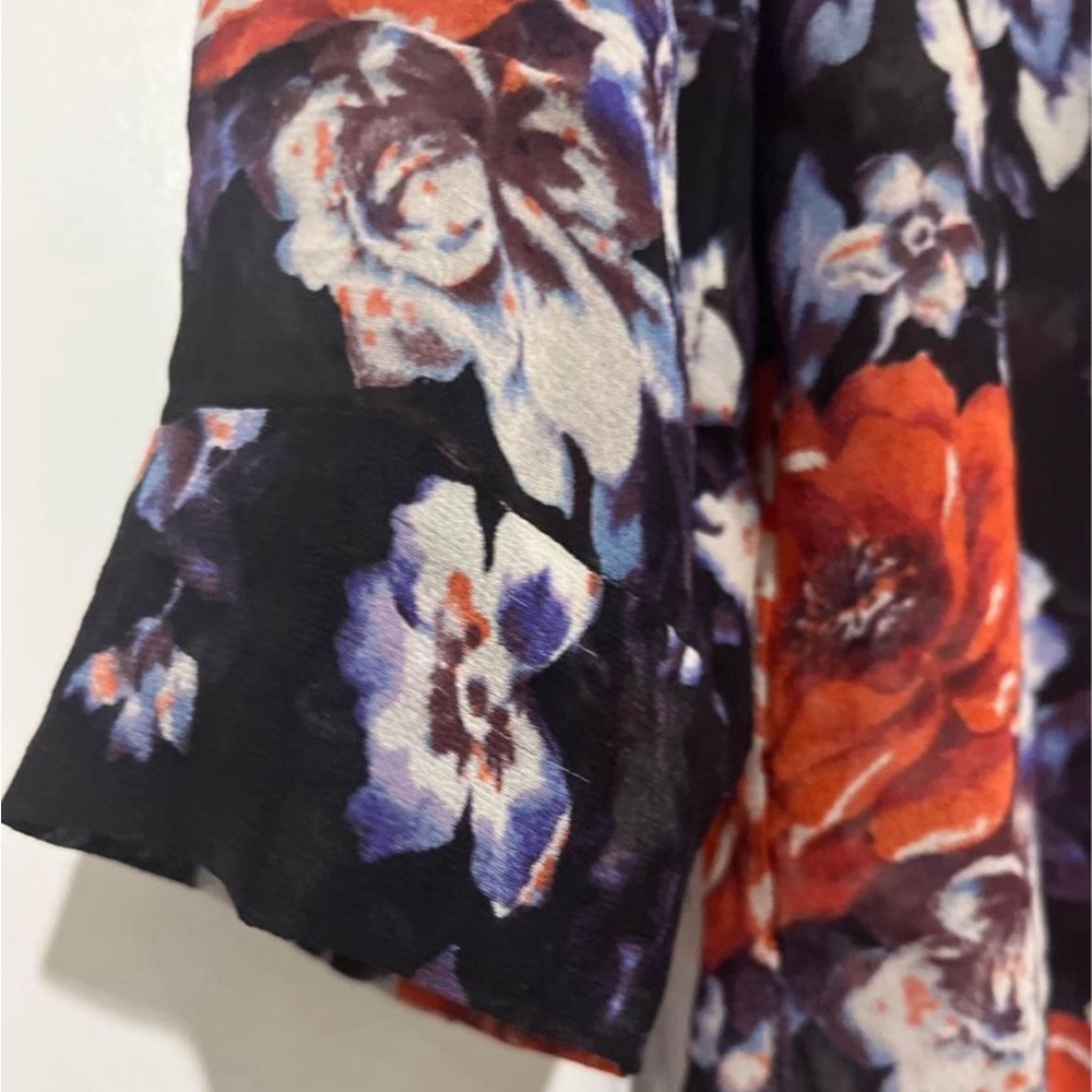 Wilfred 100% Silk Floral Blouse in Navy Blue Size Medium - Picture 2 of 3